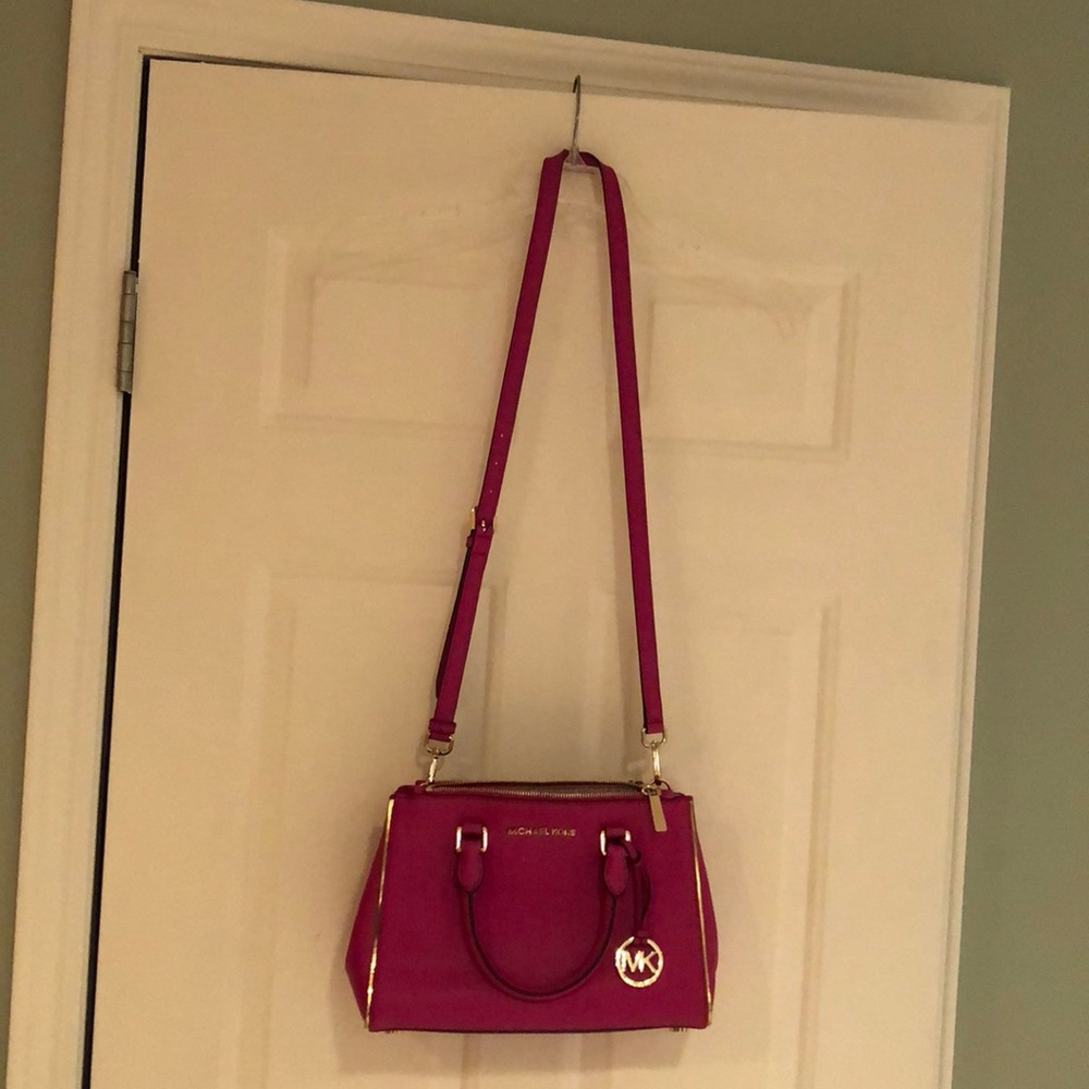 Bright Pink Micheal Kors handbag